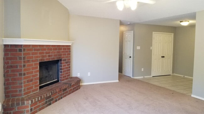 Photo - 2405 87th St