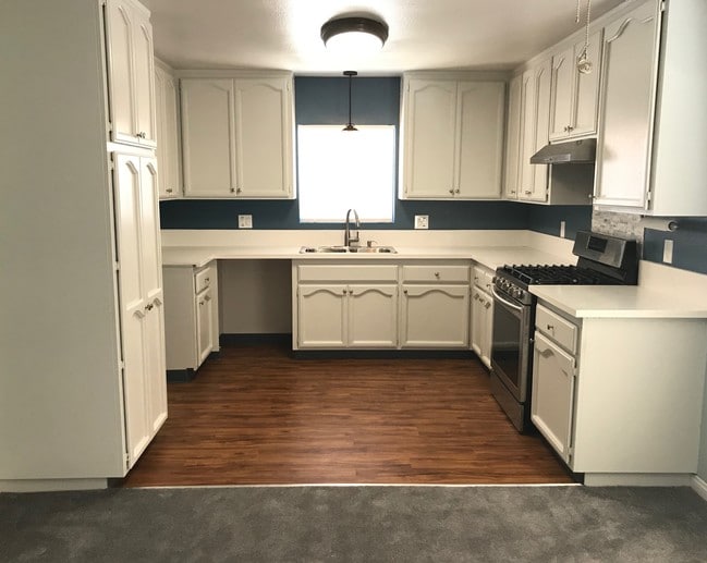 Photo - Comstock Ave