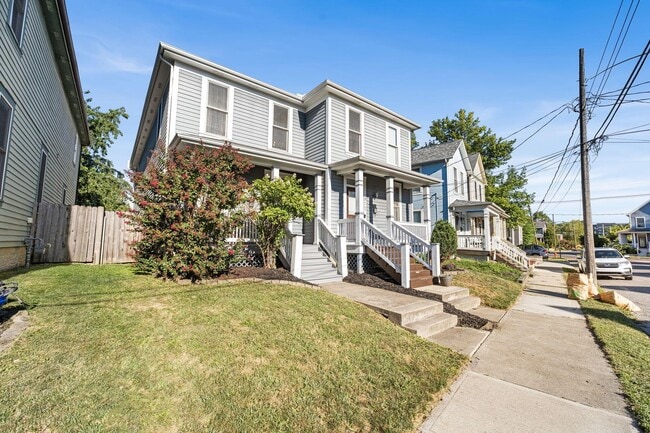 Photo - 975 N 6th St