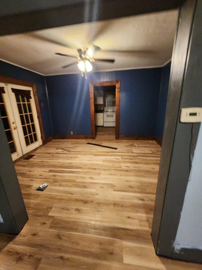 Photo - 717 Fourth St NE