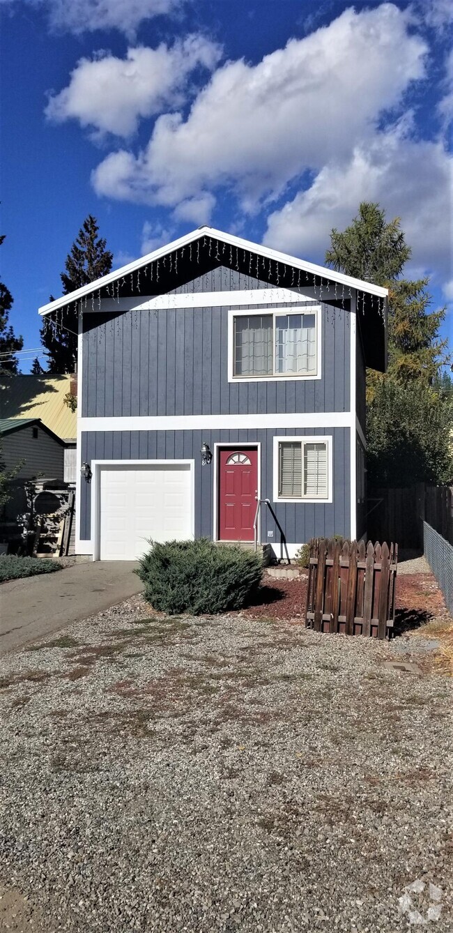 Building Photo - 810 Cedar St Rental