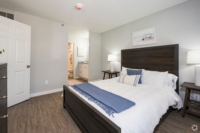 1BR, 1BA - 600SF - Bedroom