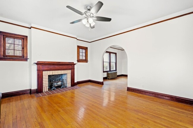 Photo - AVAILABLE FOR EARLY DECEMBER! Do not miss ...