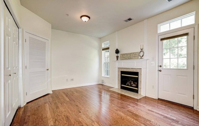 Photo - 2987 Huntington Grove Square
