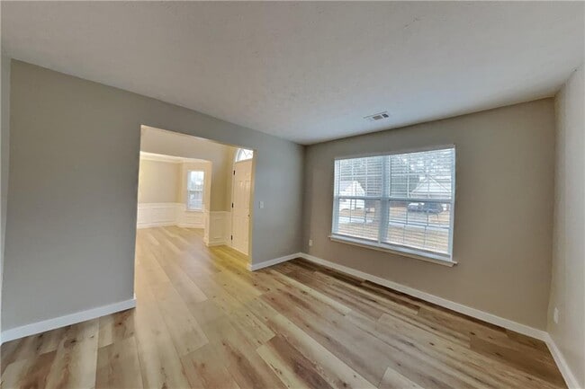 Photo - 1719 Silverchase Dr SW