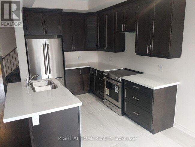 Photo - 323 Raymond Rd