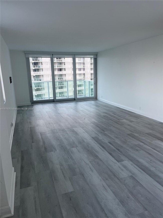 1000 West Ave
