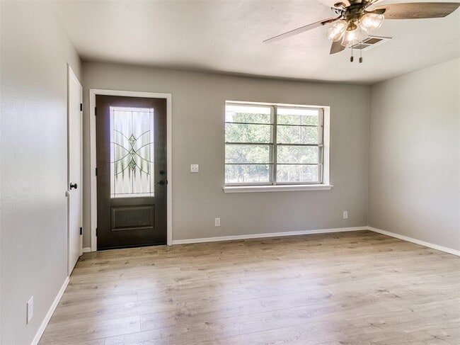 Photo - 502 N Oak St