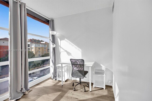 Photo - 200 172nd St Unit 514