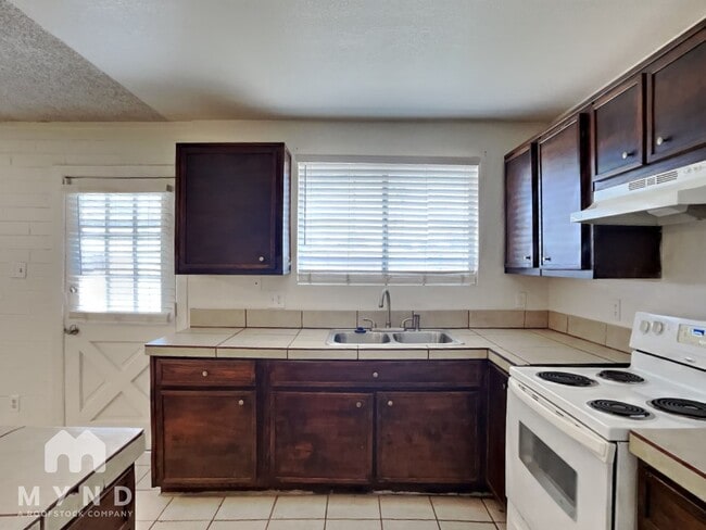 Photo - 5619 N 61st Cir