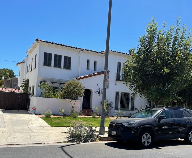 Lower rear unit - 8140 Blackburn Ave Unit 0