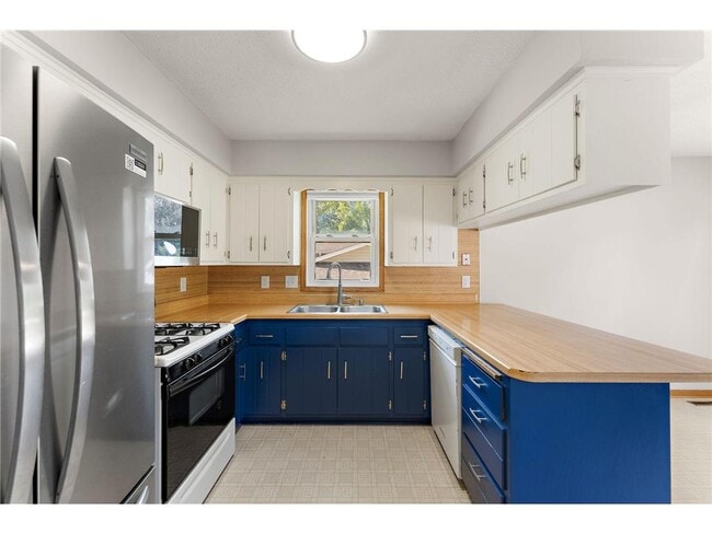 Photo - 783 Hiawatha Ave