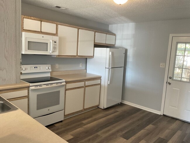 109 Fairwood Ct