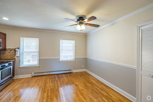 2BR, 2BA - 860SF- Dining Room