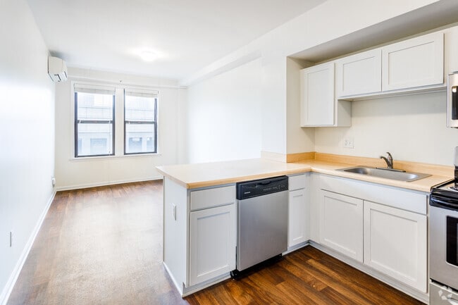 2 BR, 1 BA - The Burke, 625 SF