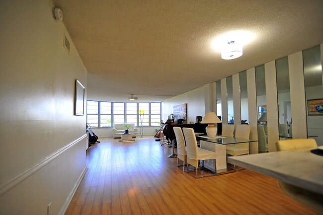 Photo - 3051 NE 48th St Unit 405
