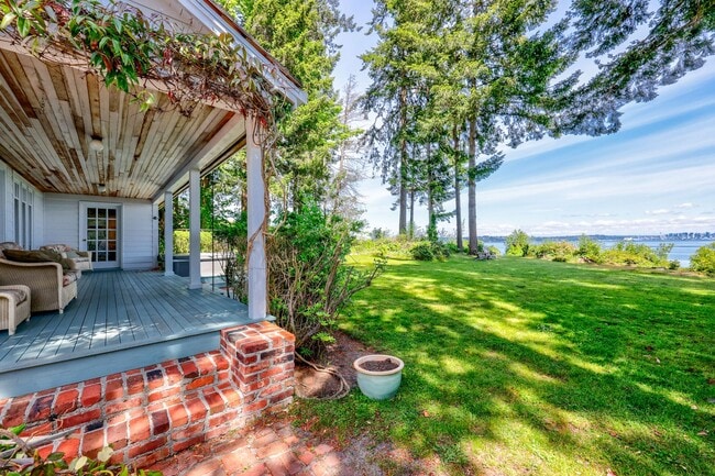 Photo - Beautiful Vintage Charming High Bank Waterfront Bainbridge Island Home