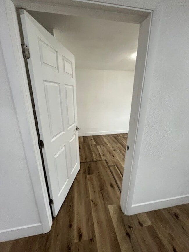 Photo - 916 N Mooney Blvd