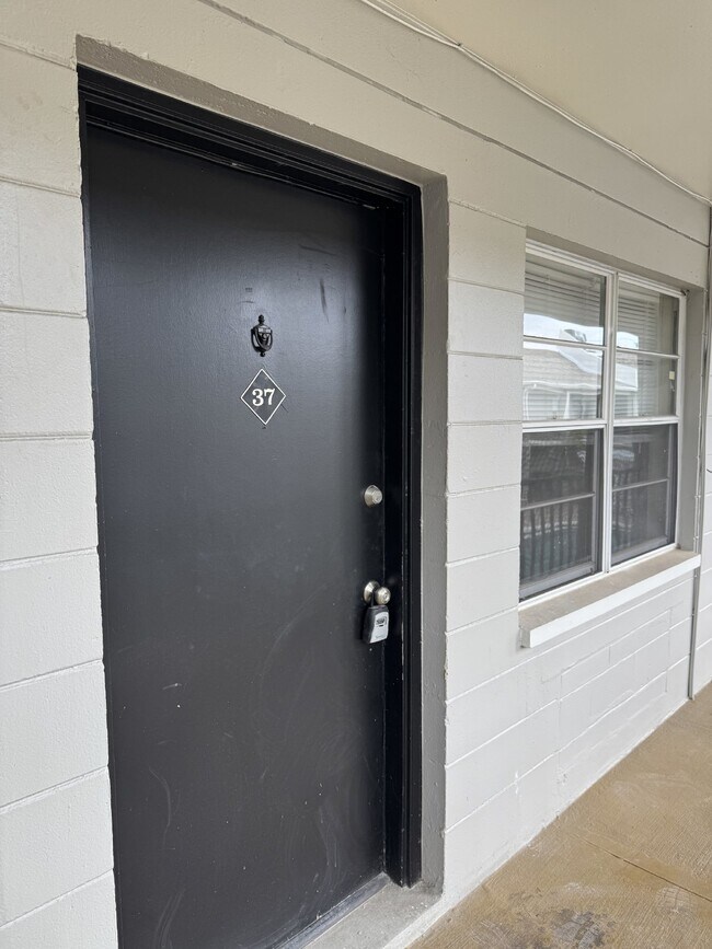 Photo - "Charming 1-Bedroom Condo Retreat with Stu... Unit 37