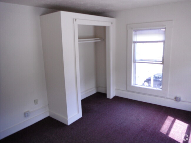 Building Photo - 20 Merrill St Unit 20B Merrill Rental
