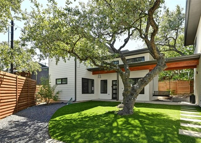 Building Photo - 407 S Park Dr