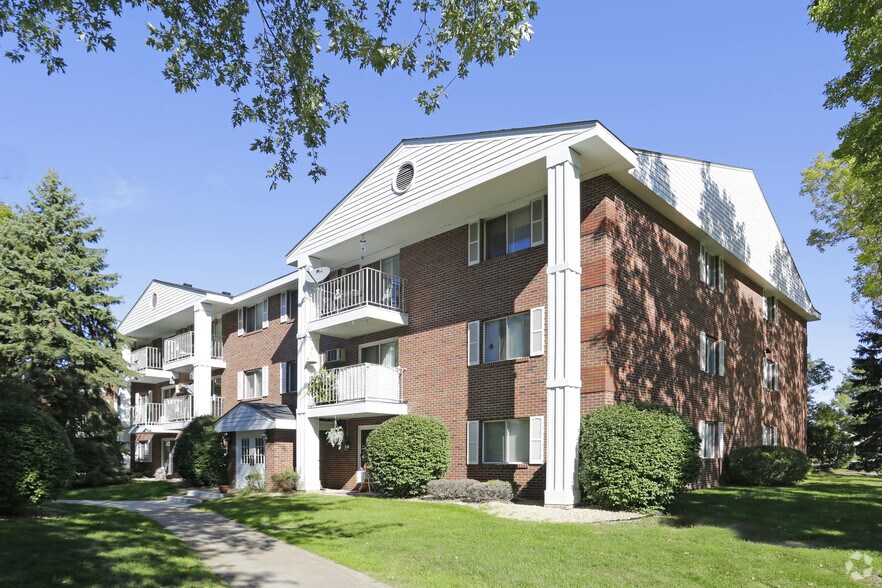 Colonial Estates Apartments For Rent in Coon Rapids, MN