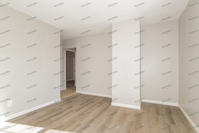 Photo - 3124 Wismer Ave