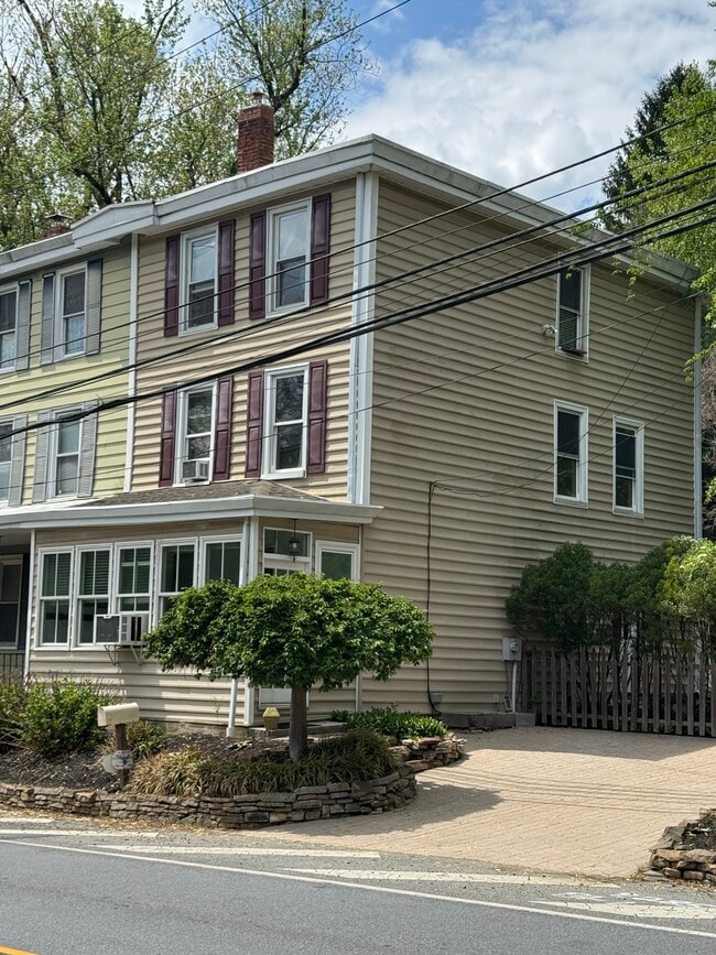 Photo - 113 W Brookhaven Rd House