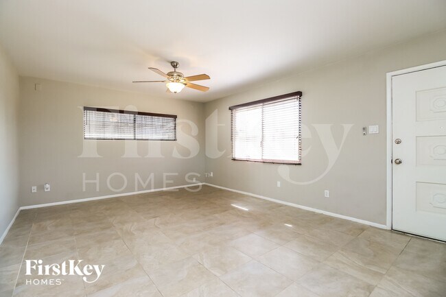 Photo - 320 E Orion St