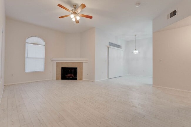 Photo - 700 Carnegie St