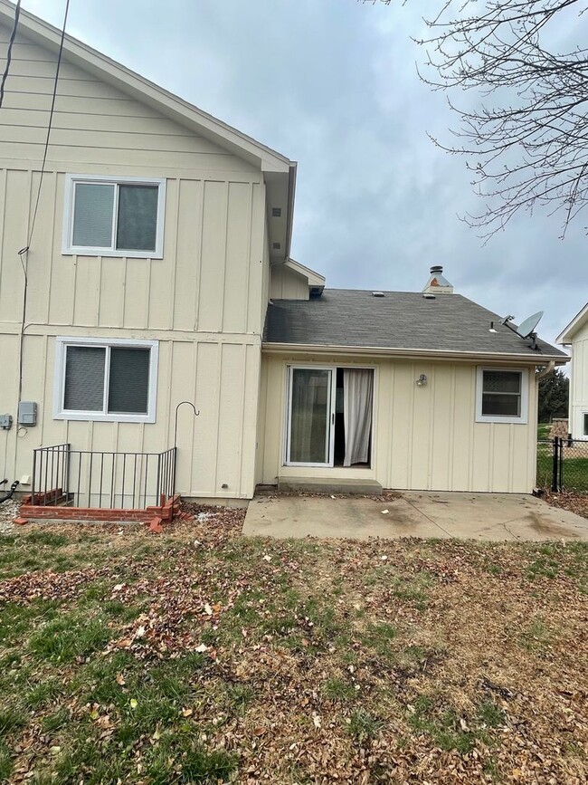 Photo - 2002 Little Kitten Ave