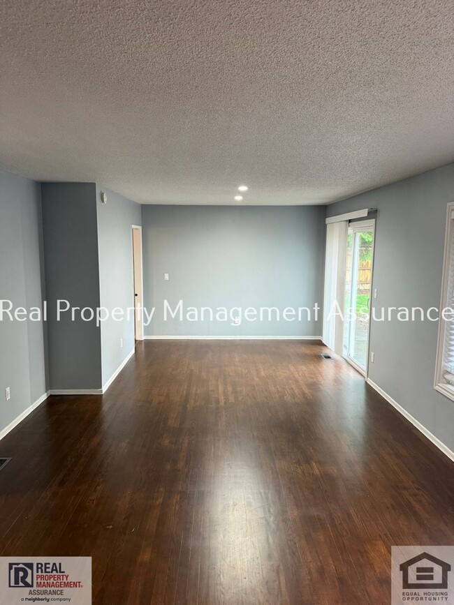 Photo - 324 SW Frenwood Way