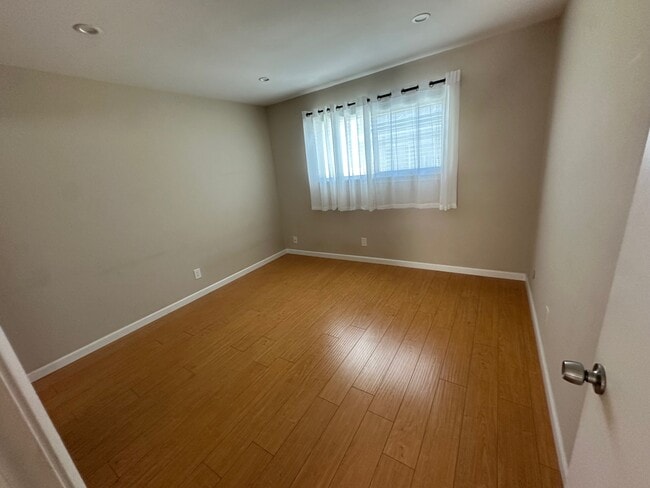 Photo - 994 Westlynn Way Unit 4