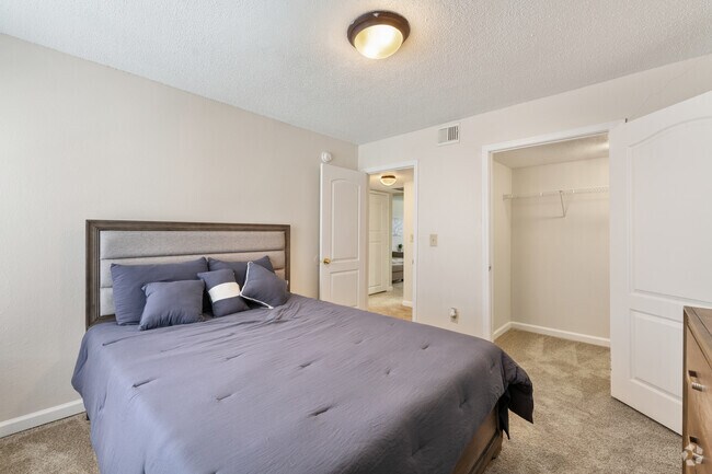 2BR, 1BA - 900SF - Primary Bedroom