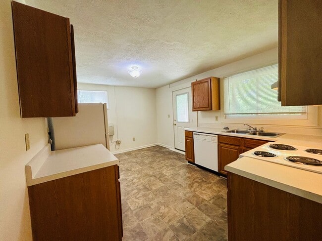 Photo - 3 Bedroom 1 Bath Duplex