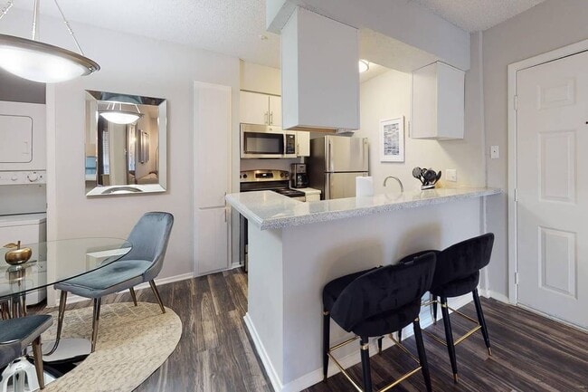 Building Photo - Savannah at North Dallas Rental