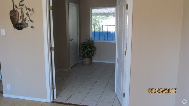 Building Photo - ASU AREA - REMODELED 5BR 2BA HOUSE SWIMMIN...