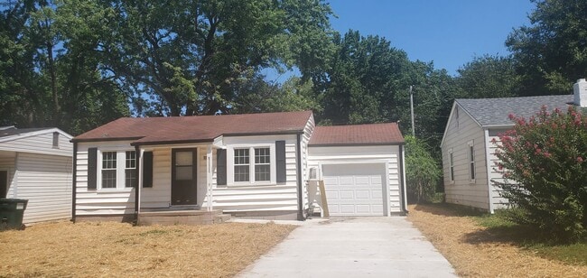Building Photo - 1515 E Mcgee St