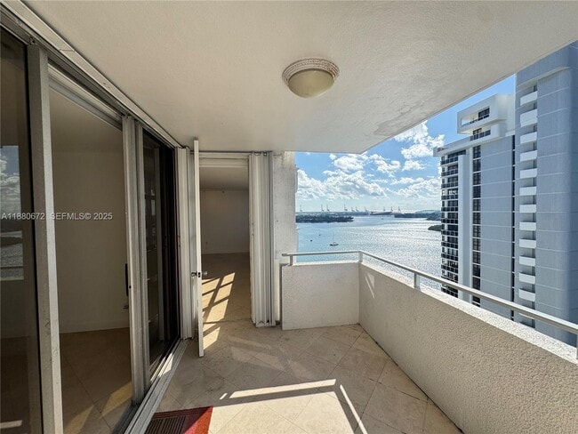 Building Photo - 11 Island Ave Unit 2009