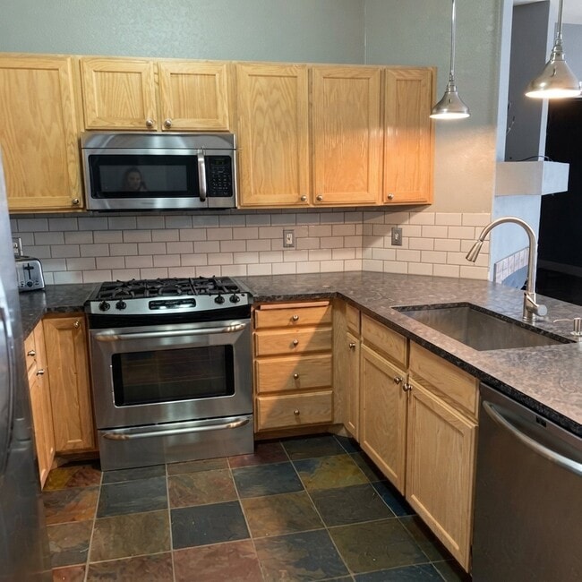 8350 Meadowview Ct Unit C11