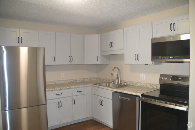 Building Photo - 12 Saint James Pl Unit 1102 Rental