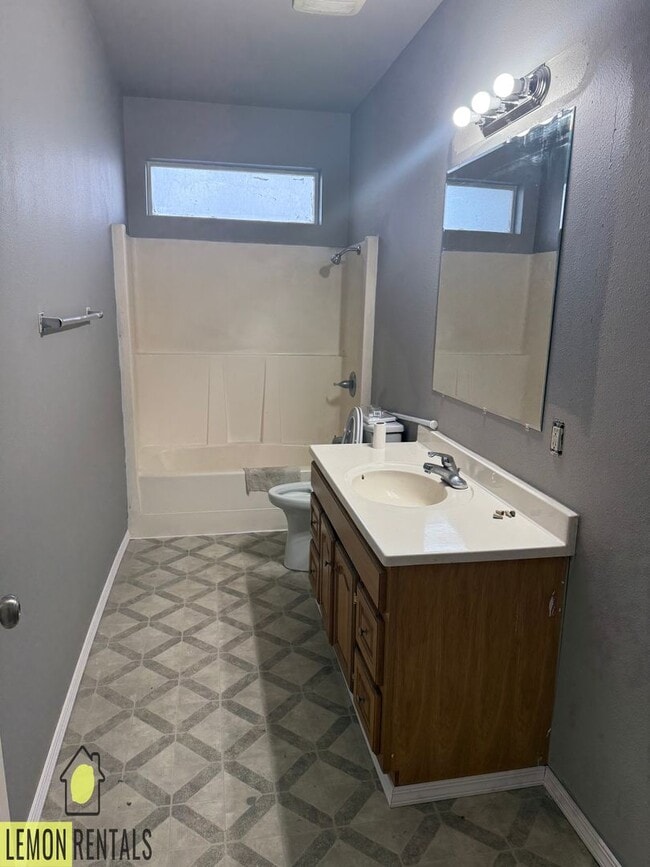 Photo - 1209 S 21st Ave Unit 2