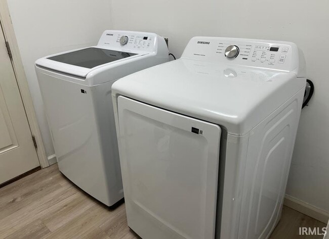 Photo - 861 Farrier Pl