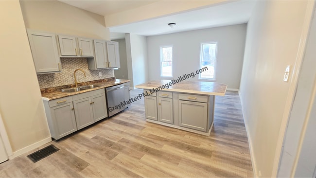 Photo - 1032 Raspberry St