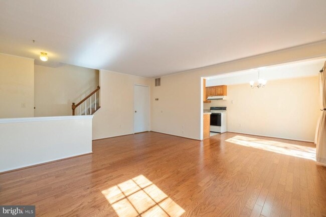 Photo - 39 Triple Crown Ct