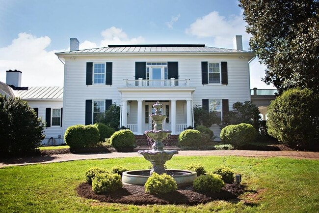 Building Photo - 7821 Bellevue Rd