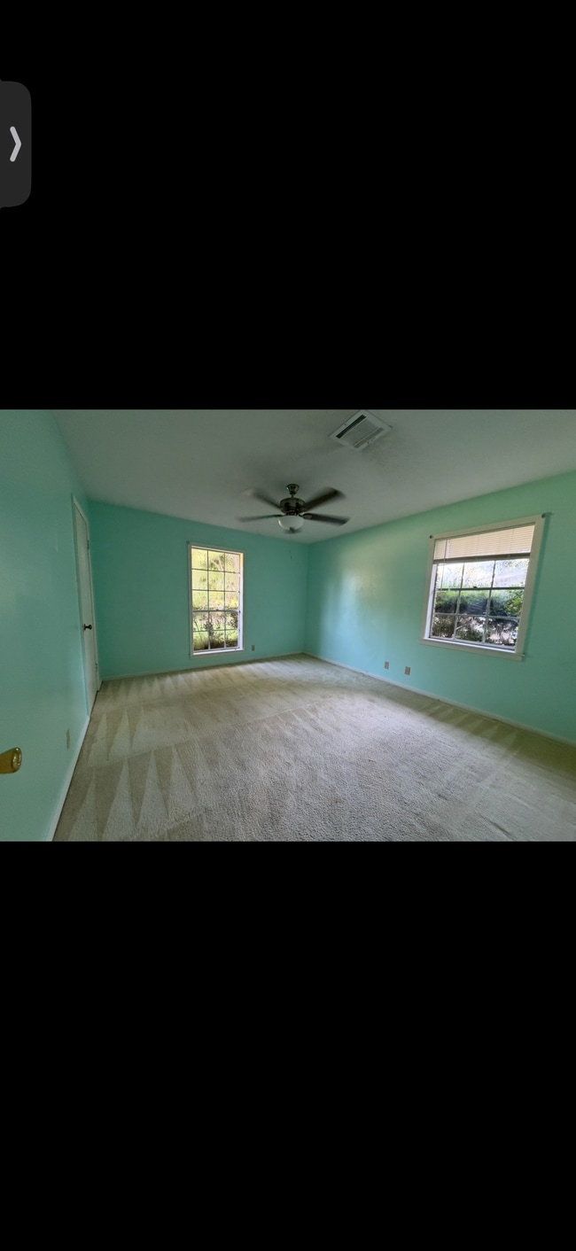 2102 Elmwood Dr