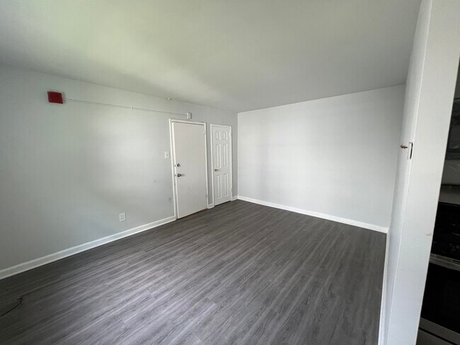 Photo - Godfrey Court Apartments