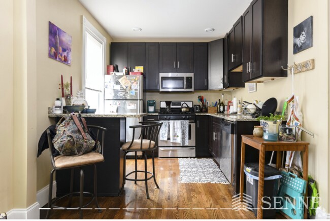 Building Photo - 402 Centre St Unit 2 Rental