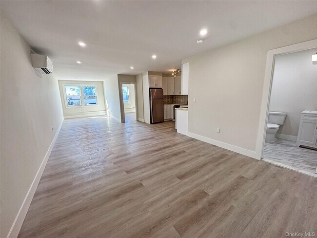 Photo - 110 Jericho Tpke